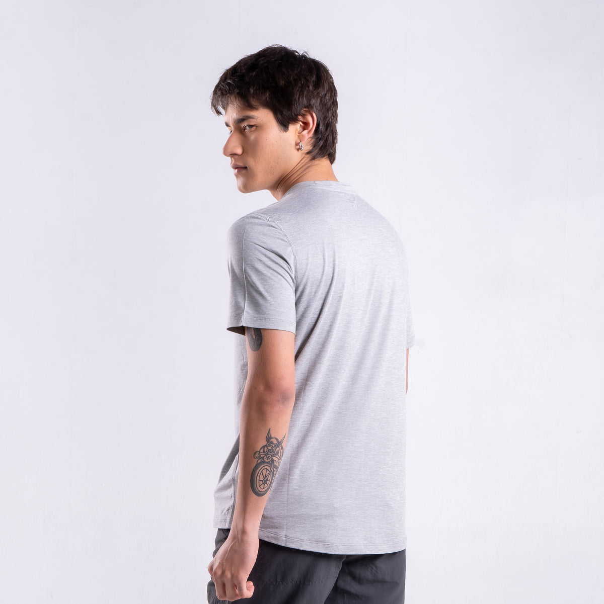 Polera Hombre Travesia Gris