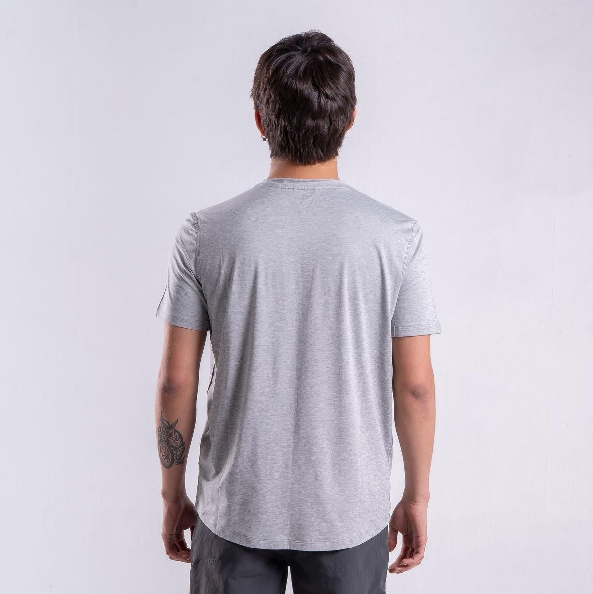 Polera Hombre Travesia Gris